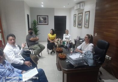 Reunión entre el Director de ISIFE Arq. Hugo Echave Meneses y la Presidenta Municipal de Choix Amalia Gastelum Barraza