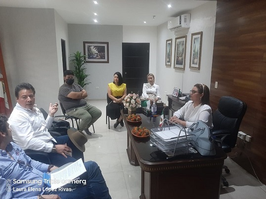 Reunión entre el Director de ISIFE Arq. Hugo Echave Meneses y la Presidenta Municipal de Choix Amalia Gastelum Barraza