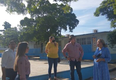 REALIZA EL DIRECTOR DE ISIFE SUPERVISIÓN DE OBRAS ELECTRICAS EN INSTITUCIONES EDUCATIVAS DE CULIACAN.